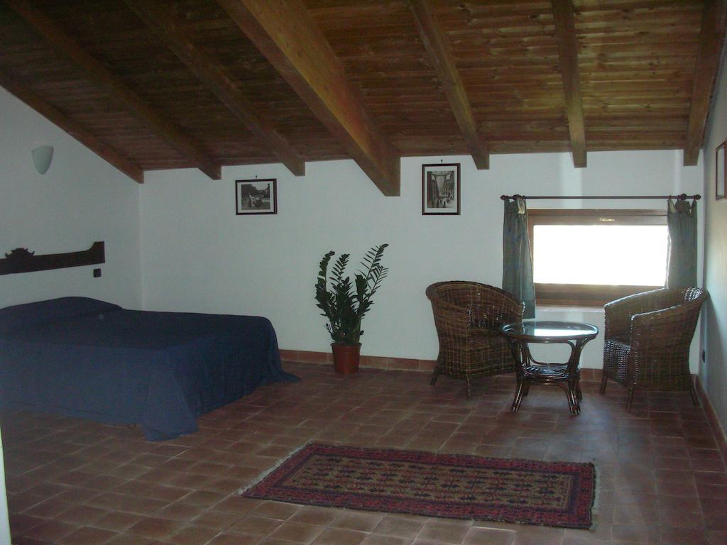Guest House Pedamentina Napels Kamer foto