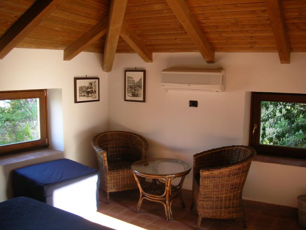 Guest House Pedamentina Napels Kamer foto