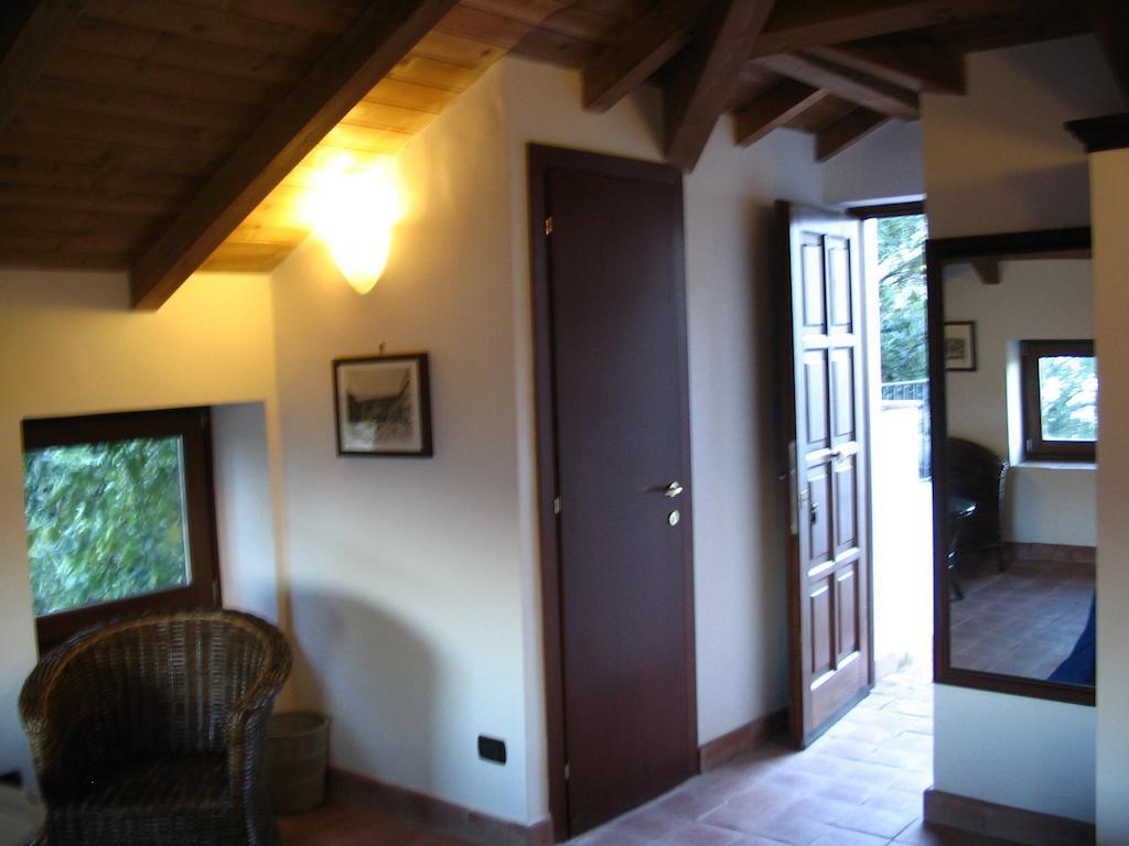 Guest House Pedamentina Napels Kamer foto